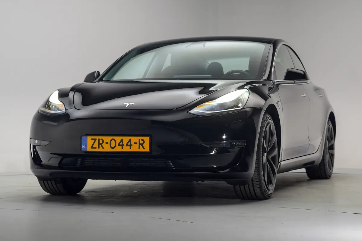 Tesla Model 3 (2019) — foto 1