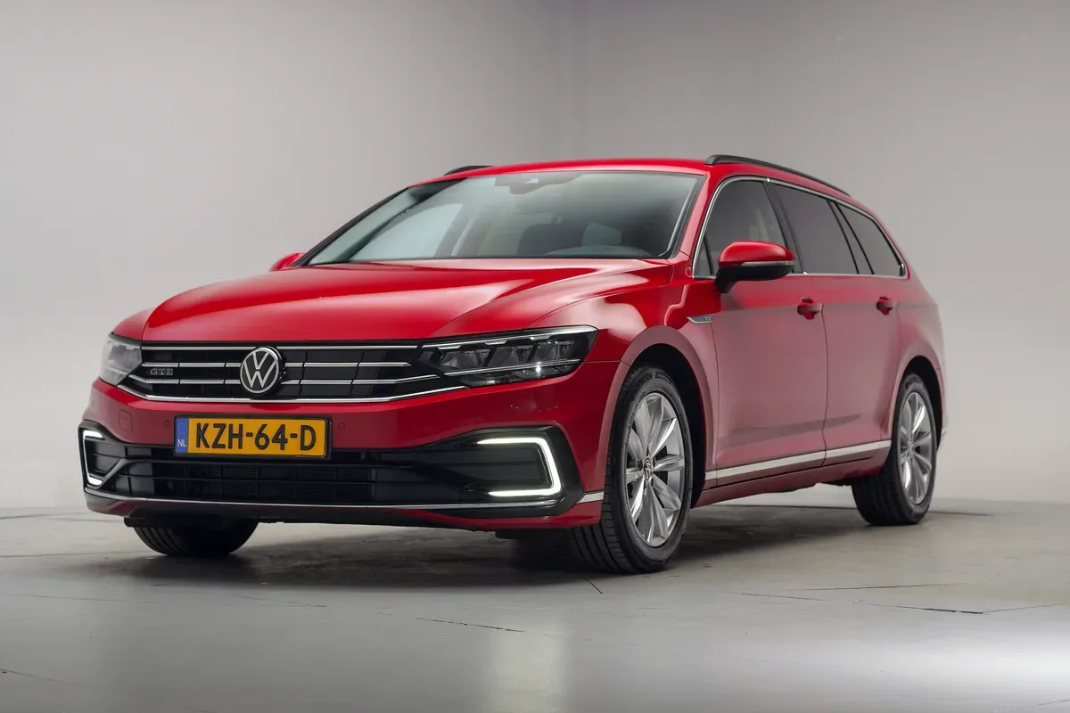 Volkswagen Passat (2022) — foto 1