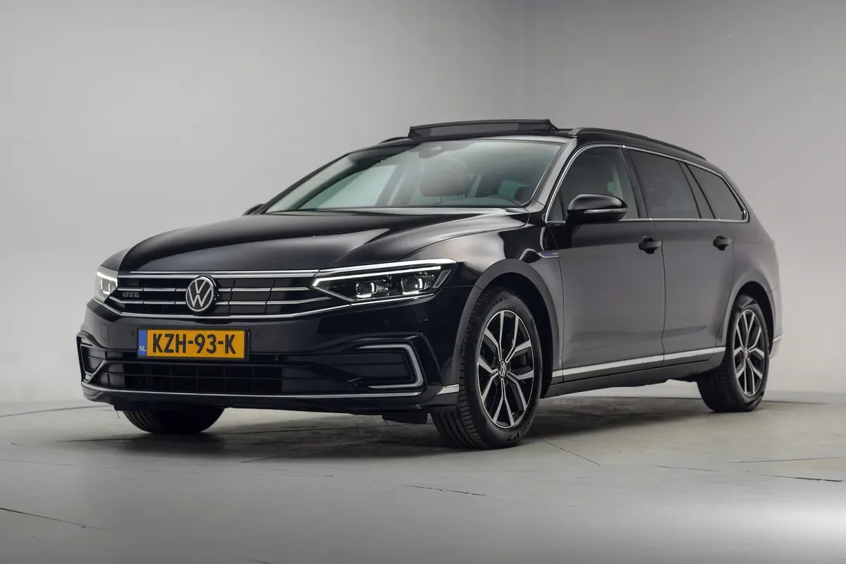 Volkswagen Passat (2022) — foto 1