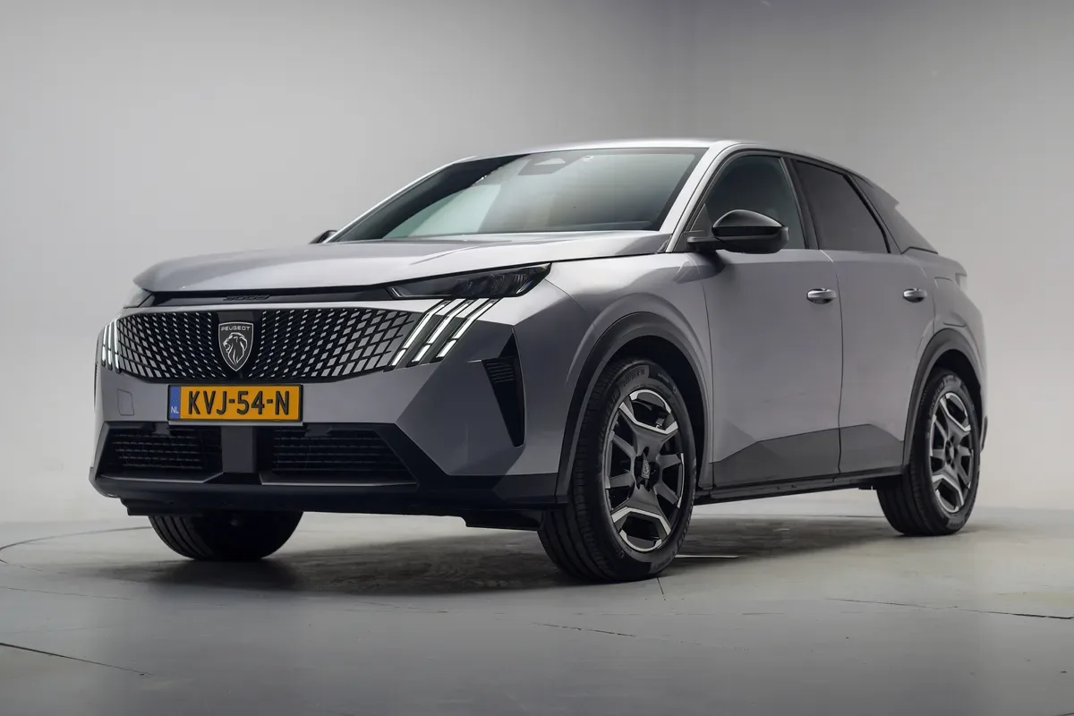 Peugeot e-3008 (2025) — foto 1