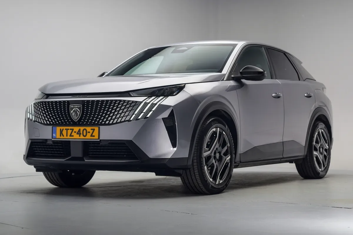 Peugeot e-3008 (2025) — foto 1