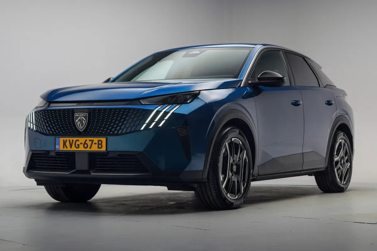 Peugeot e-3008 (2025) — foto 1