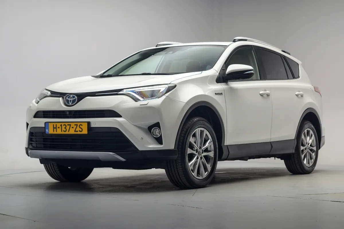Toyota RAV4 (2017) — foto 1