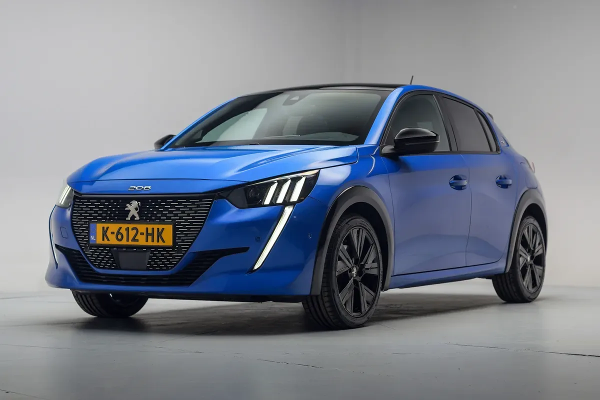 Peugeot 208 (2021) — foto 1