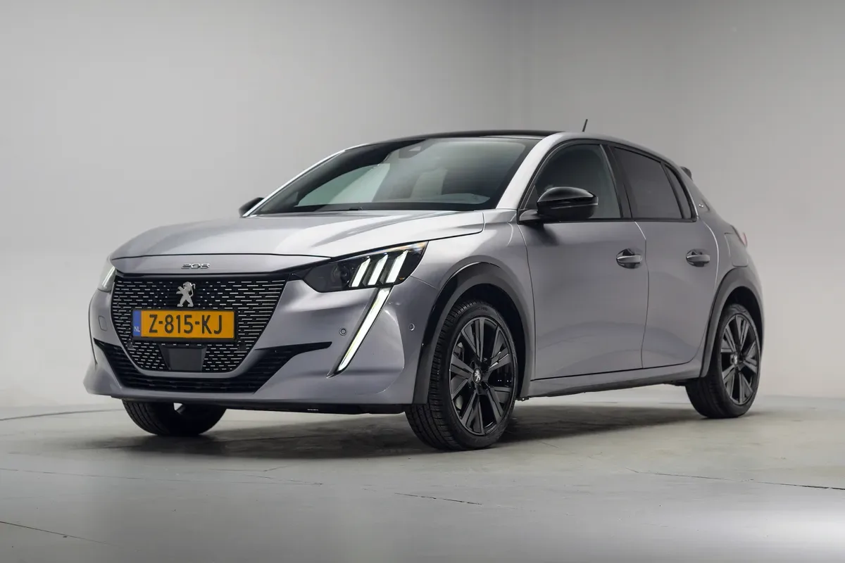 Peugeot 208 (2023) — foto 1