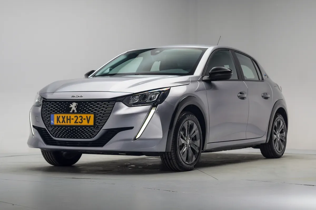 Peugeot e-208 (2022) — foto 1