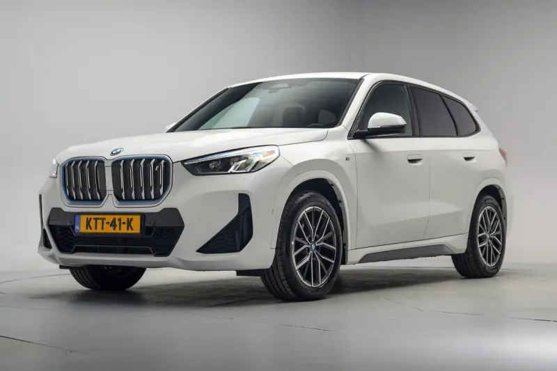 BMW iX1 (2023)