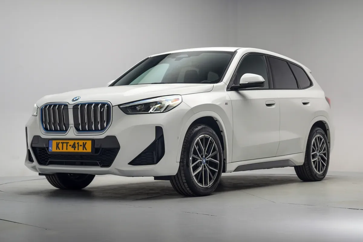 BMW iX1 (2023) — foto 1