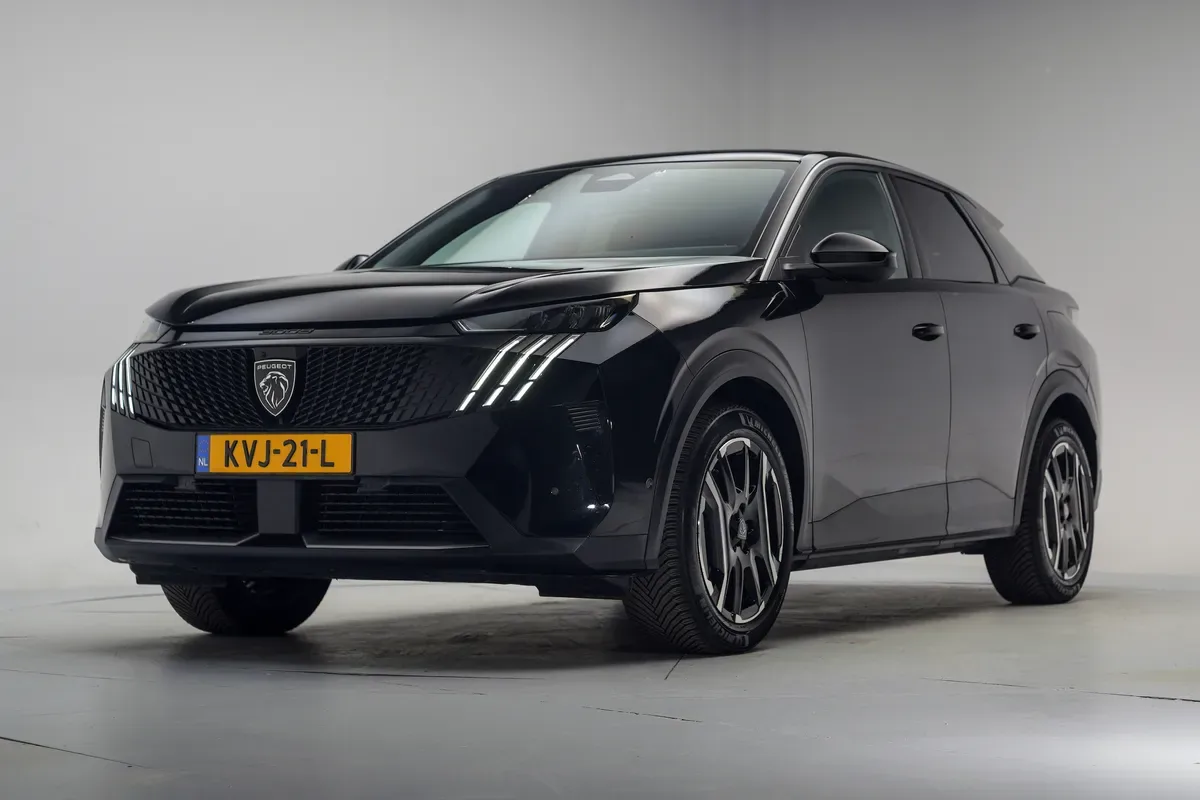 Peugeot e-3008 (2025) — foto 1