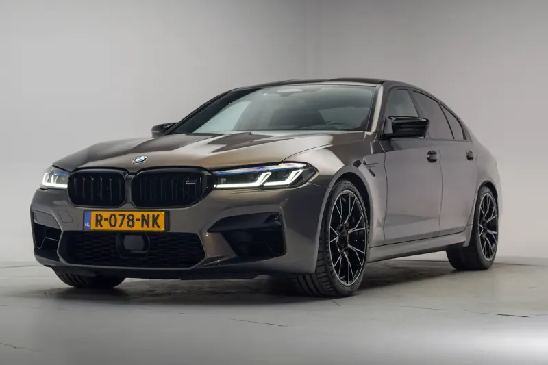 BMW M5 (2022)