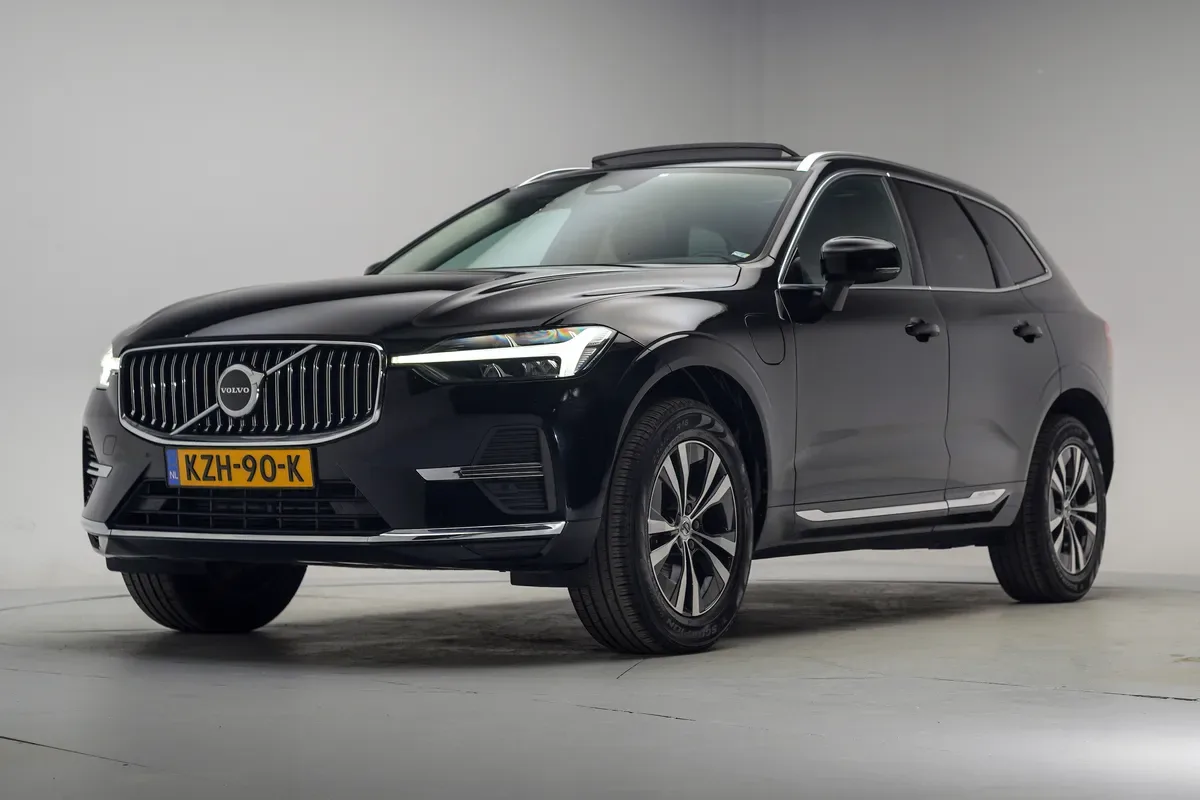 Volvo XC60 (2022) — foto 1