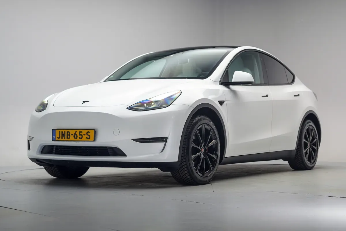 Tesla Model Y (2023) — foto 1