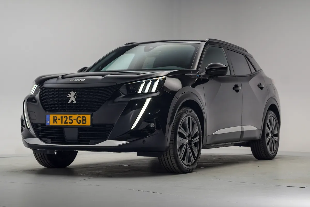 Peugeot e-2008 (2022) — foto 1