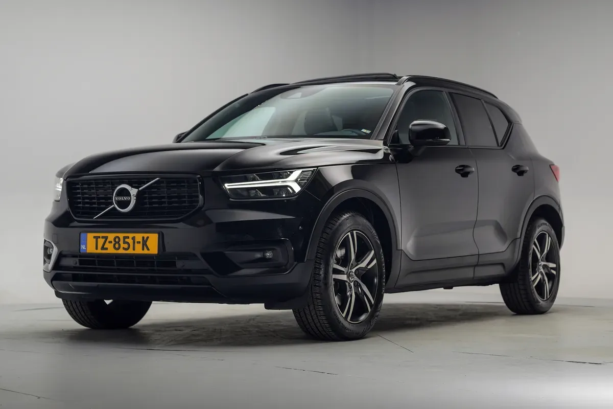 Volvo XC40 (2018) — foto 1