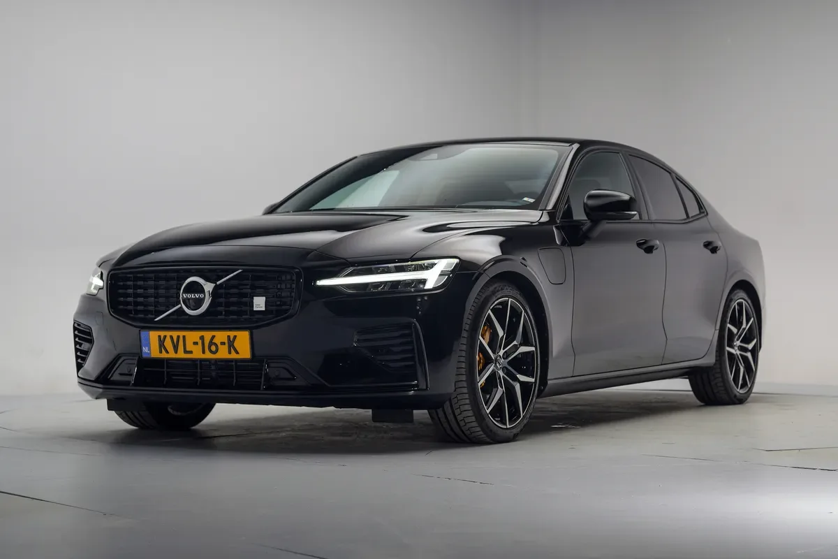 Volvo S60 (2022) — foto 1
