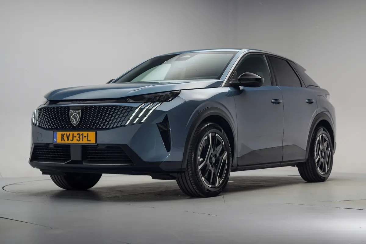 Peugeot e-3008 (2025) — foto 1