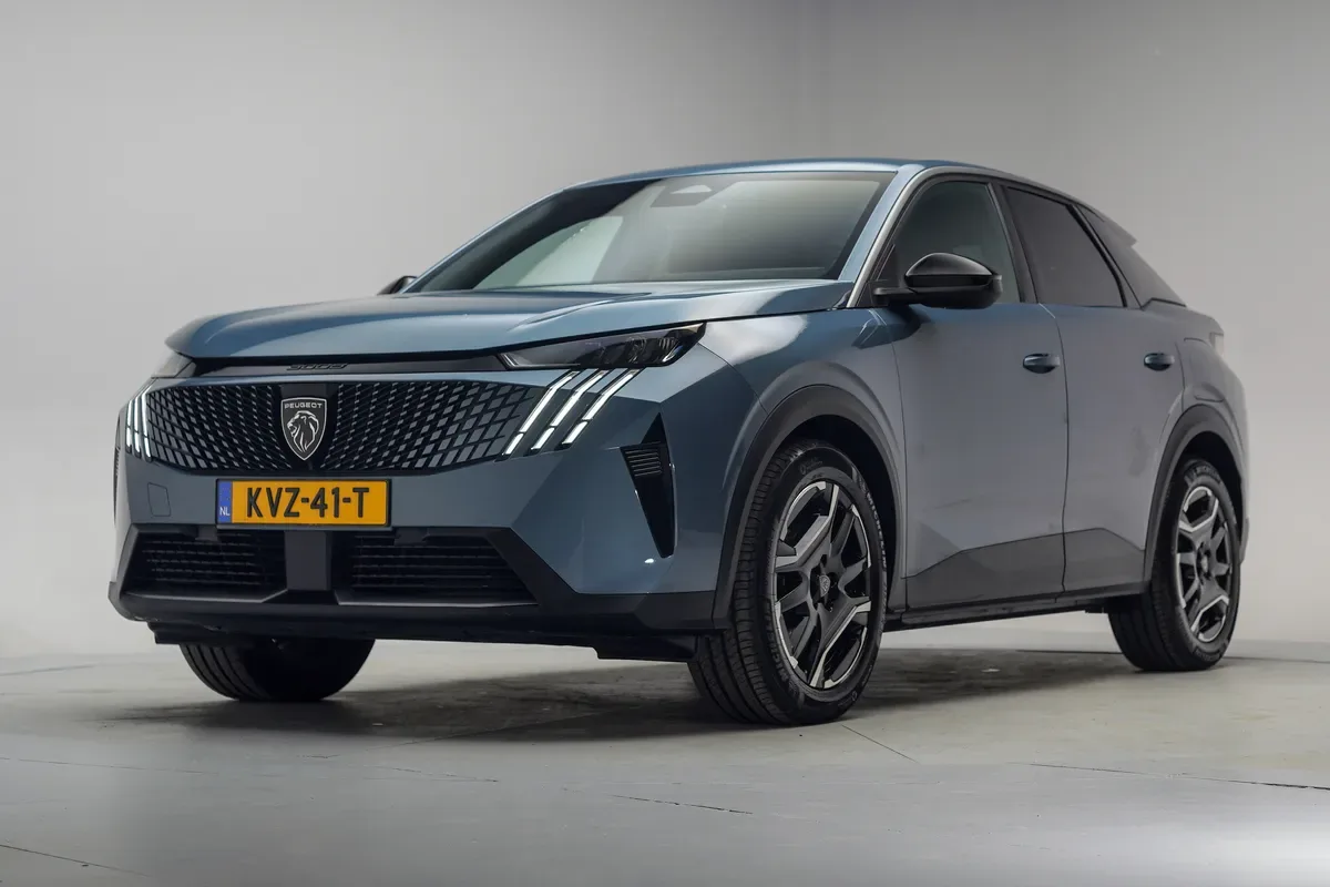 Peugeot e-3008 (2025) — foto 1