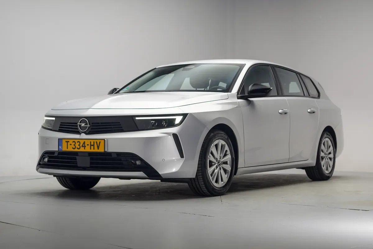 Opel Astra (2023) — foto 1