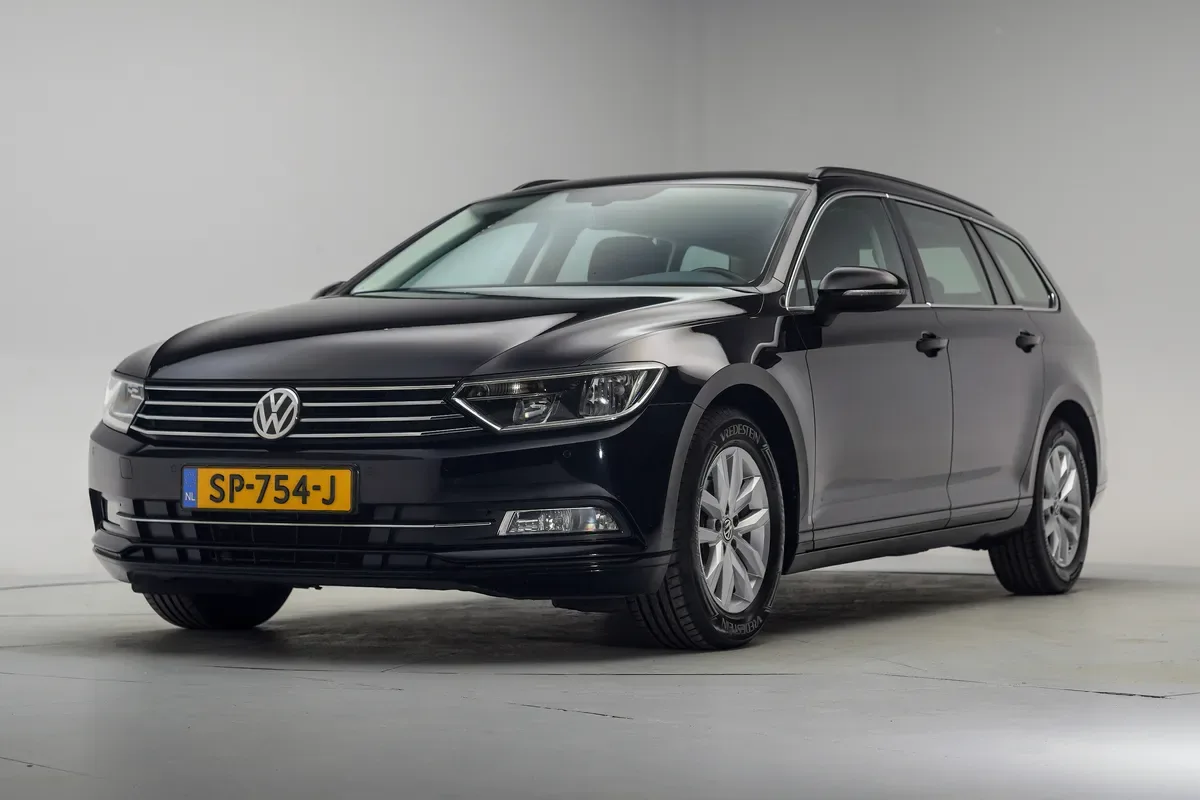Volkswagen Passat (2017) — foto 1