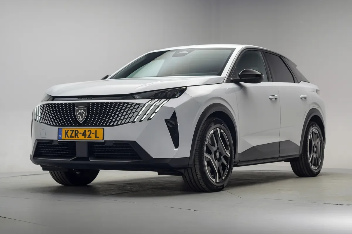 Peugeot e-3008 (2025) — foto 1