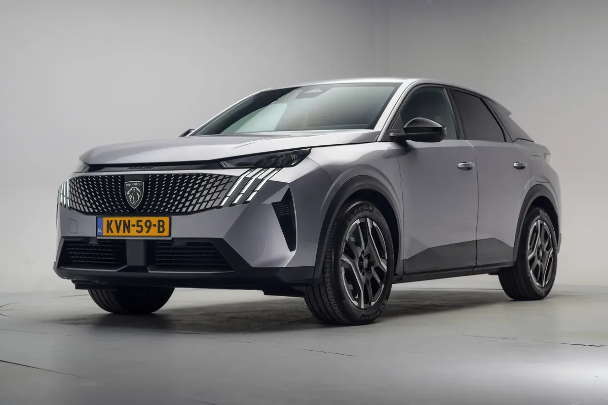 Peugeot e-3008 (2025) — foto 1