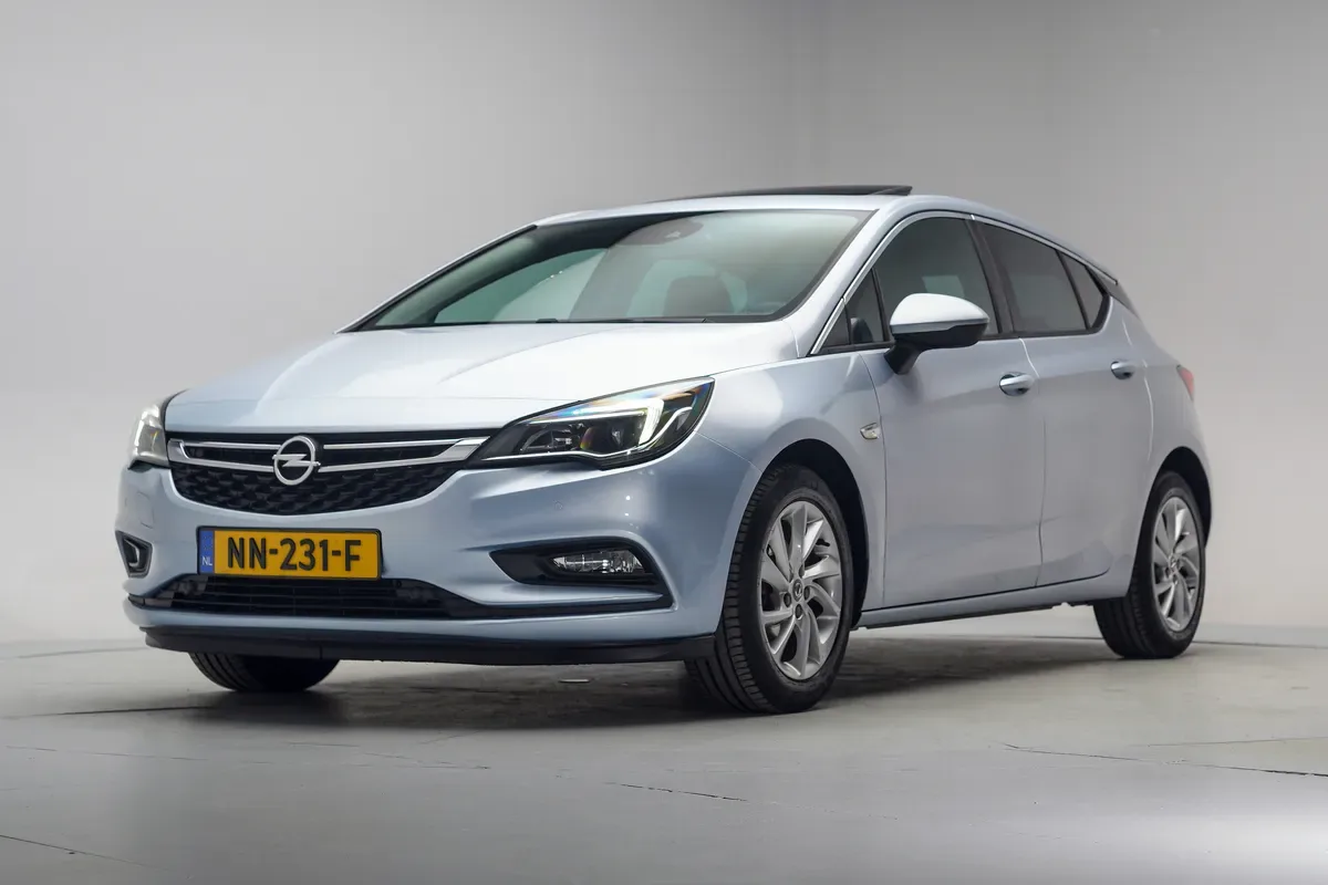 Opel Astra (2017) — foto 1