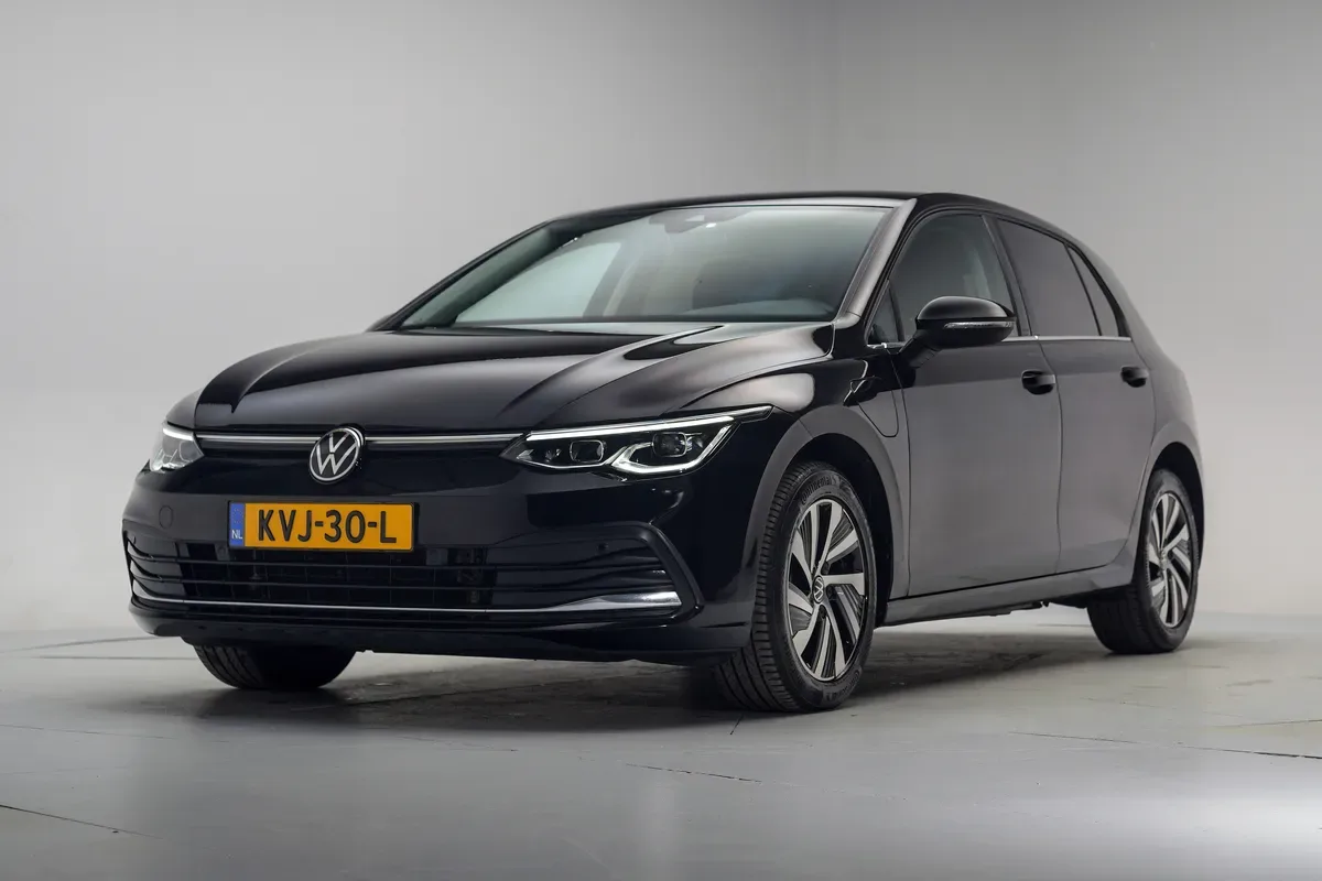 Volkswagen Golf (2024) — foto 1