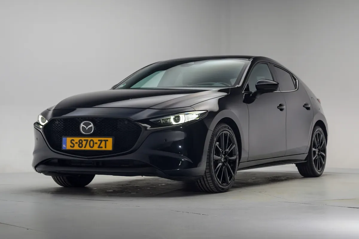 Mazda 3 (2023) — foto 1