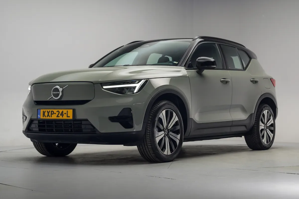 Volvo XC40 (2023) — foto 1