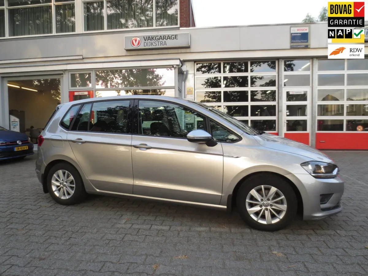 Volkswagen Golf Sportsvan (2015) — foto 1