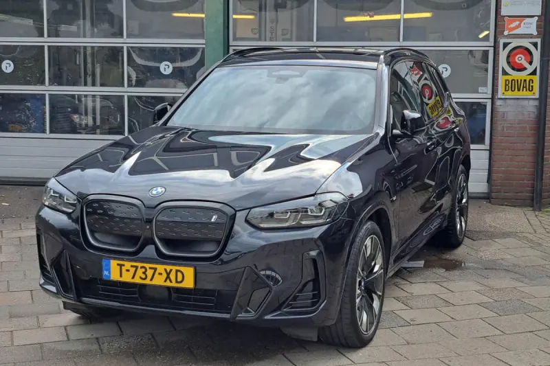 BMW iX3 (2023)