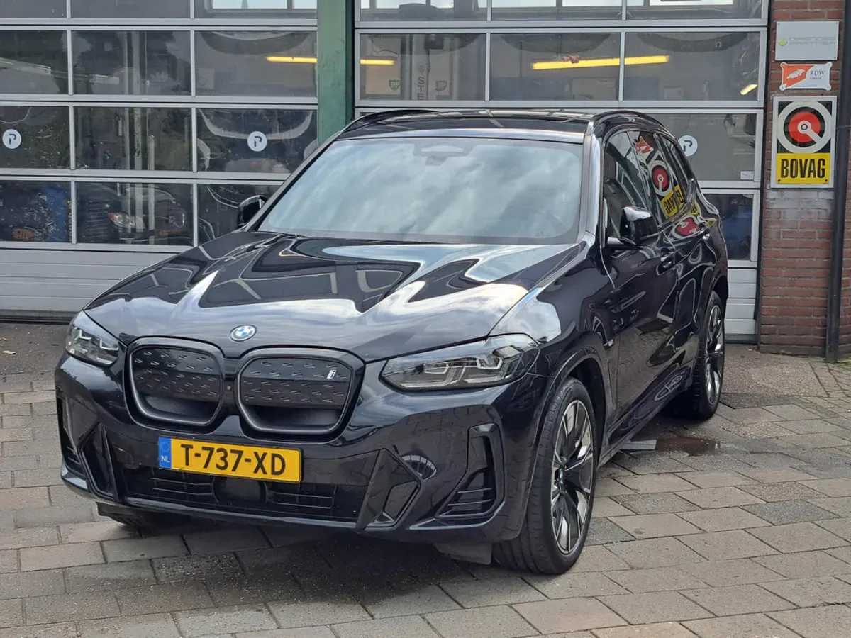BMW iX3 (2023) — foto 1