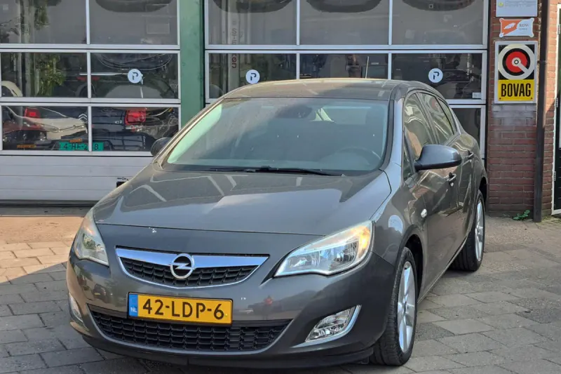Opel Astra (2010)