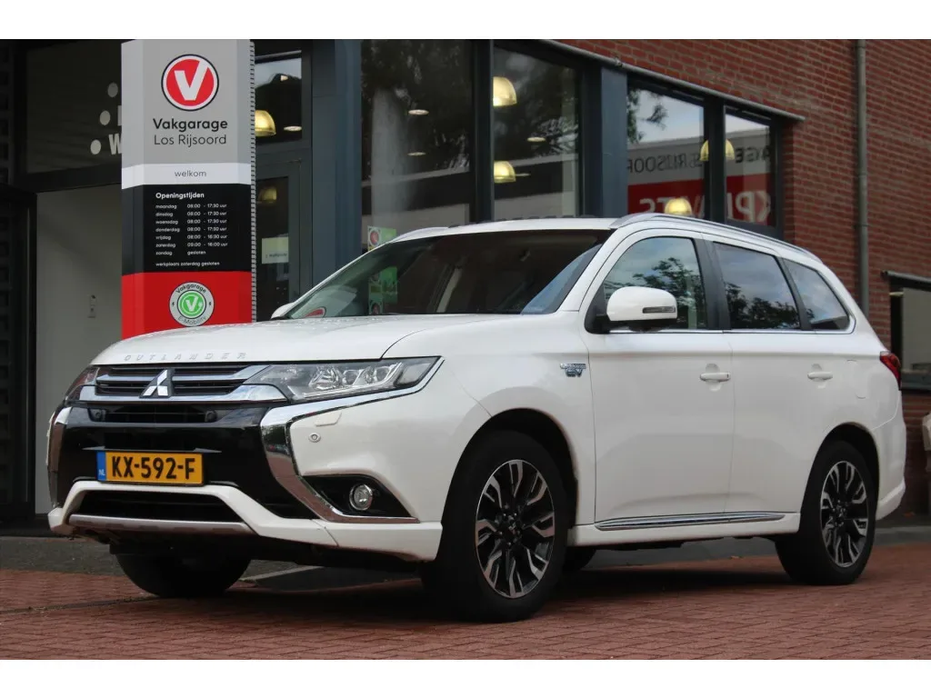 Mitsubishi Outlander (2015) — foto 1
