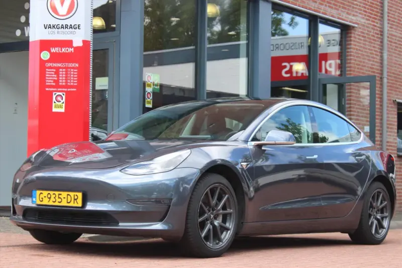 Tesla Model 3 (2019)