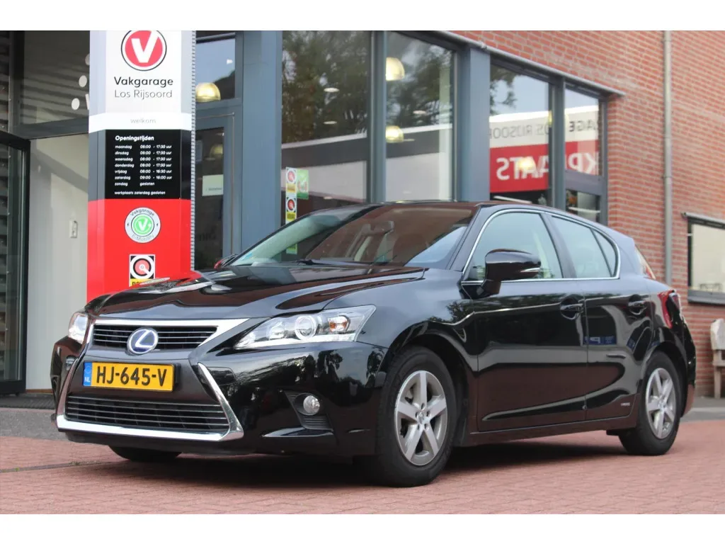 Lexus CT (2015) — foto 1
