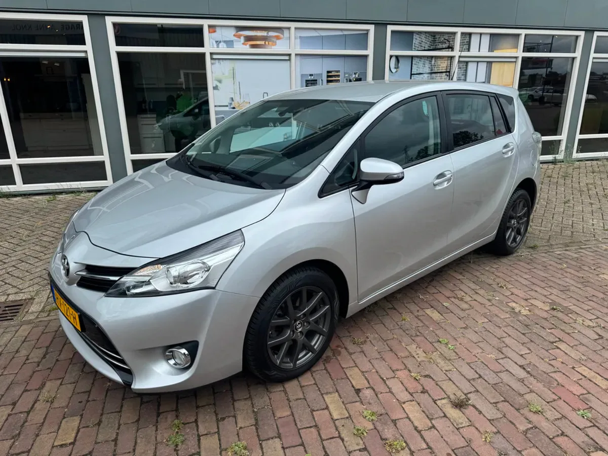 Toyota Verso (2016) — foto 1