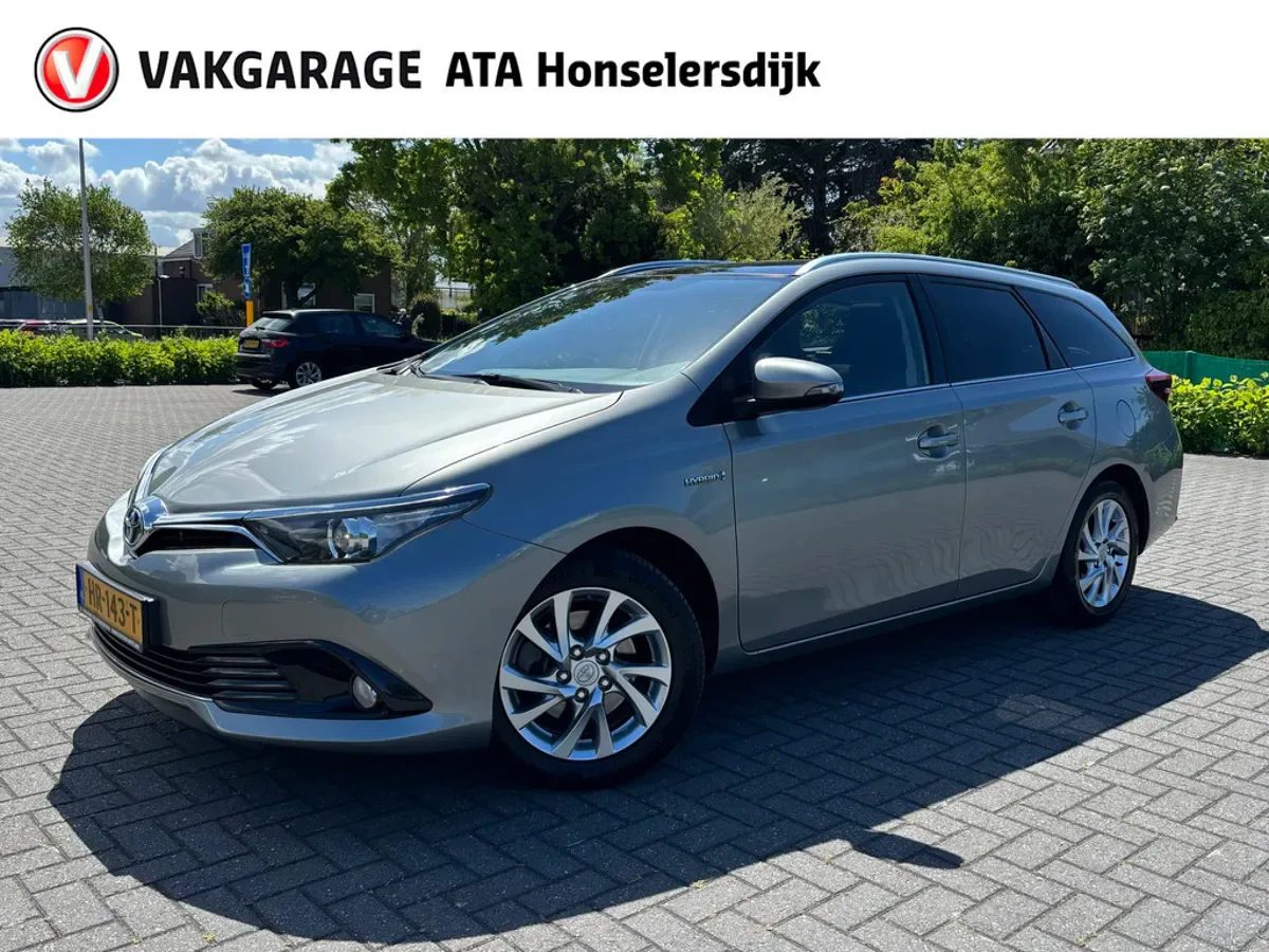 Toyota Auris (2015) — foto 1