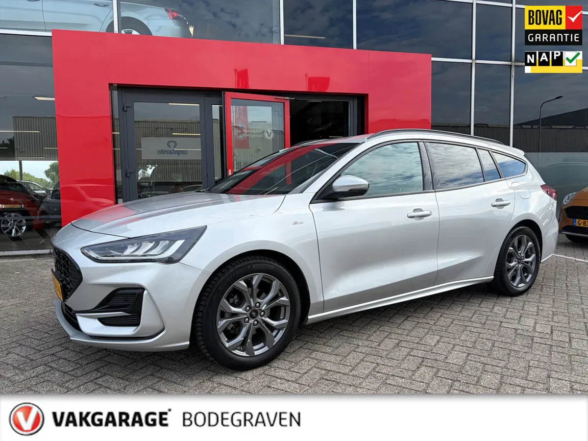 Ford Focus (2022) — foto 1