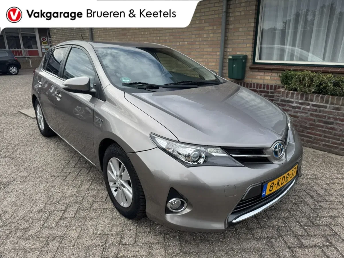 Toyota Auris (2013) — foto 1
