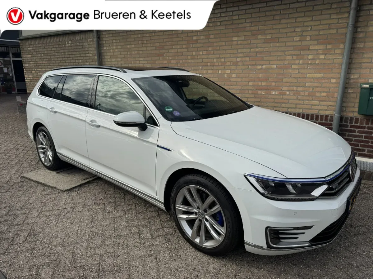 Volkswagen Passat (2015) — foto 1