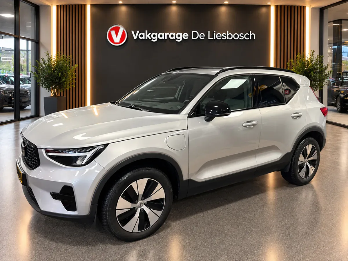 Volvo XC40 (2023) — foto 1