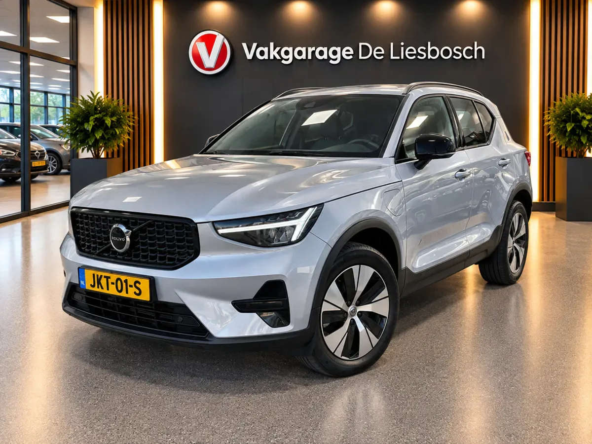 Volvo XC40 (2023) — foto 1