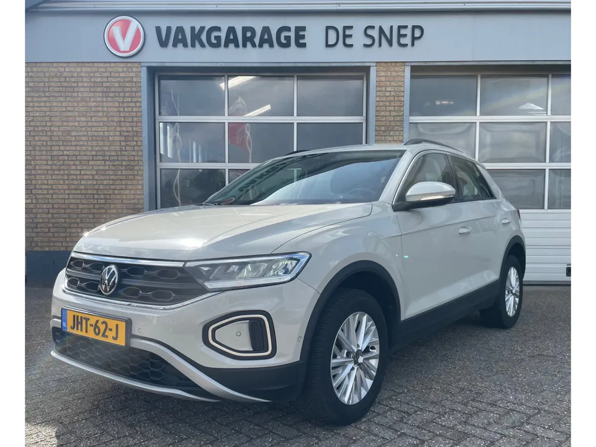 Volkswagen T-Roc (2024) — foto 1