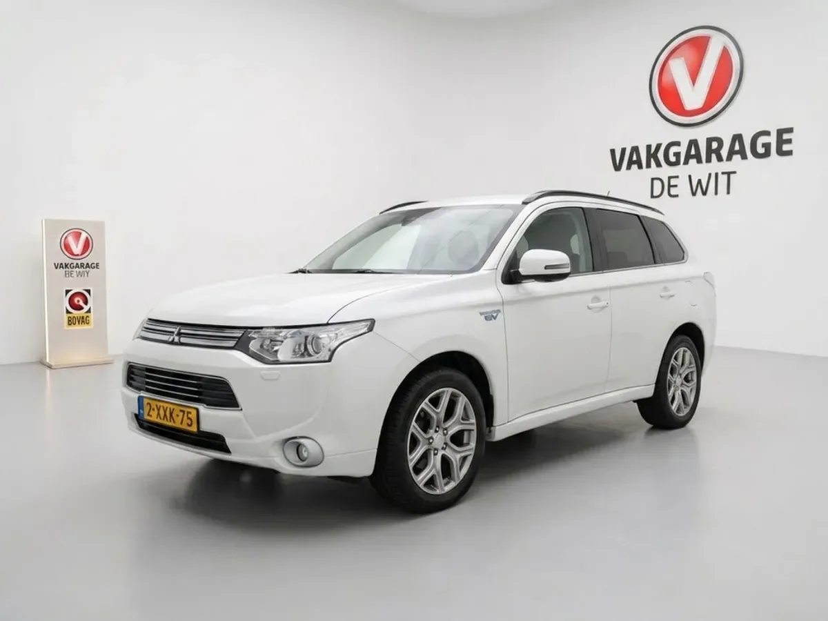 Mitsubishi Outlander (2014) — foto 1