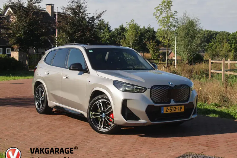 BMW iX1 (2024)