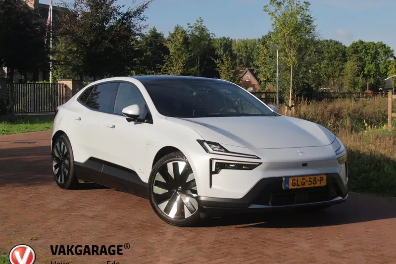 Polestar 4 (2024)