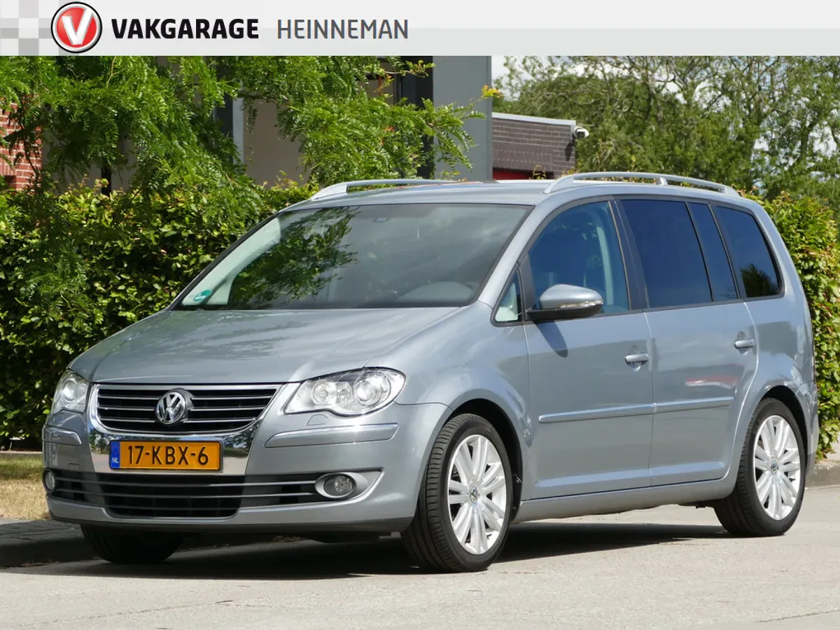 Volkswagen Touran (2009) — foto 1
