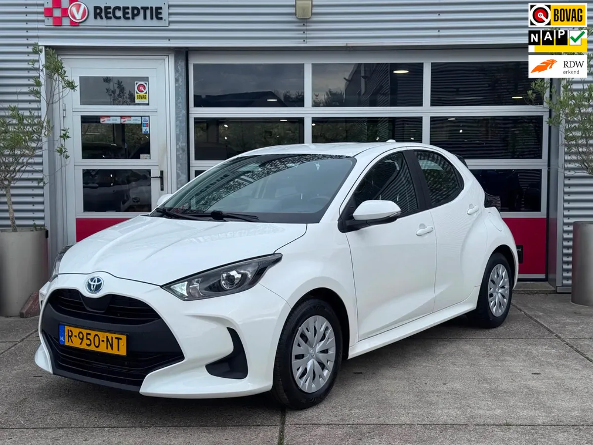 Toyota Yaris (2022) — foto 1