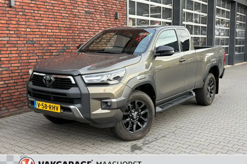 Toyota Hilux (2023)
